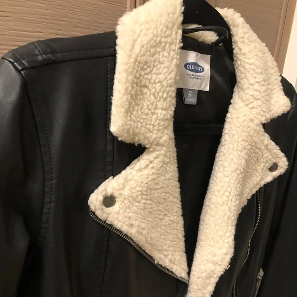 Old Navy Faux Leather Jacket - Picture 4 of 7